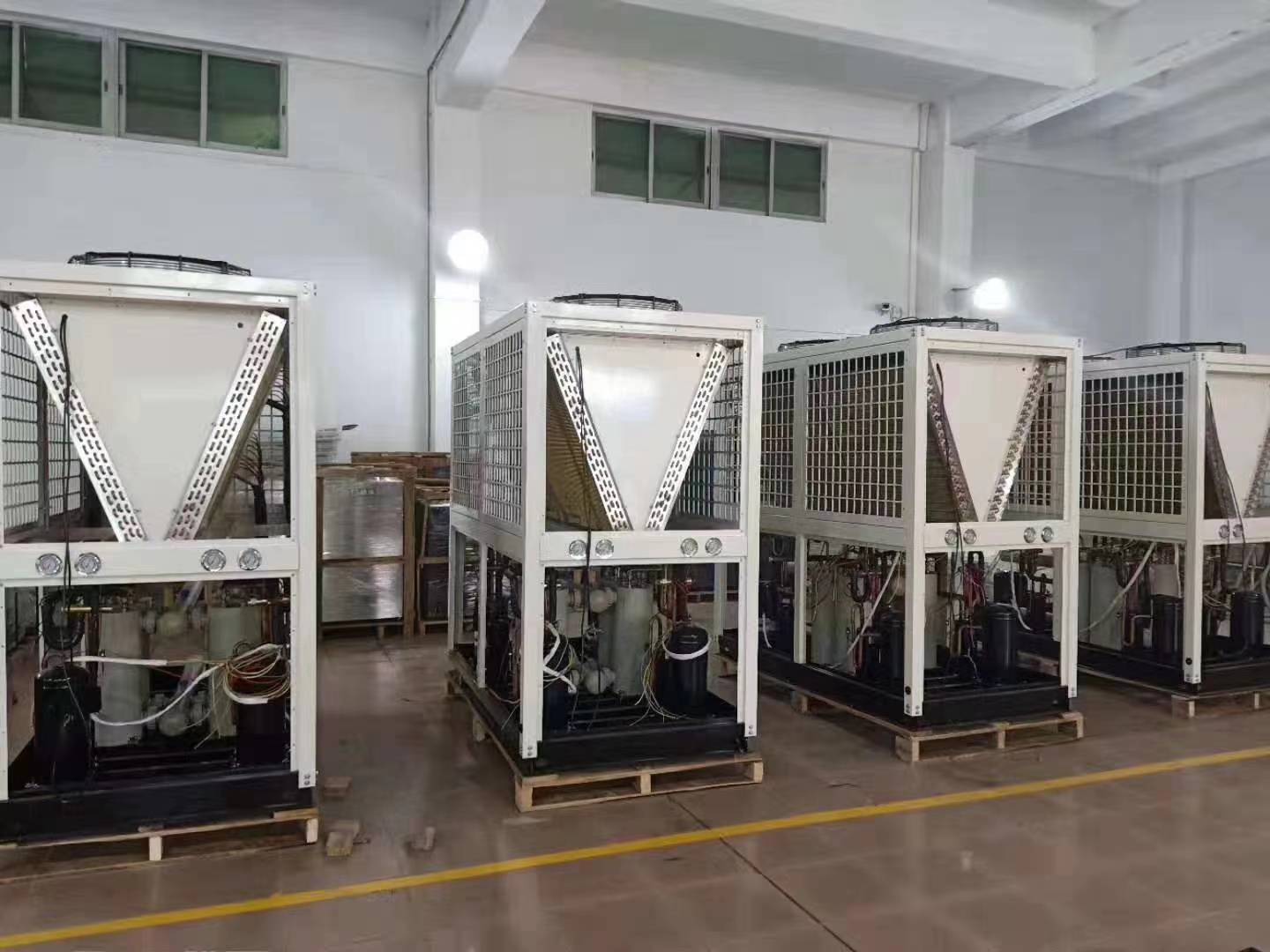 親！我是空氣能熱泵熱水器機(jī)組，下面讓我來自我介紹一下....